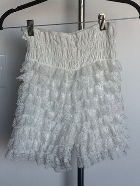 Vintage White Ruffled Lace Shorts